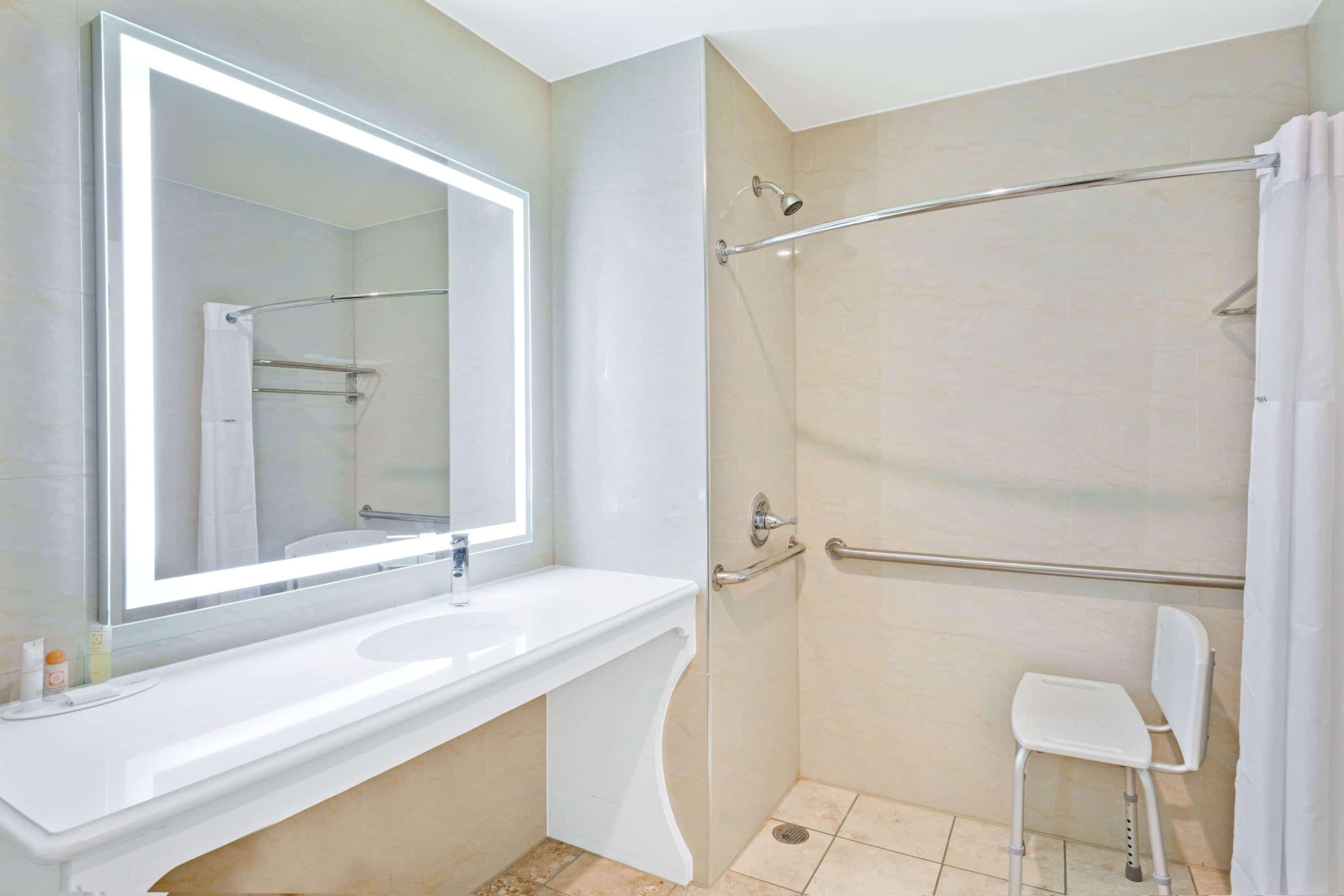 ניו יורק Howard Johnson By Wyndham Long Island City מראה חיצוני תמונה
