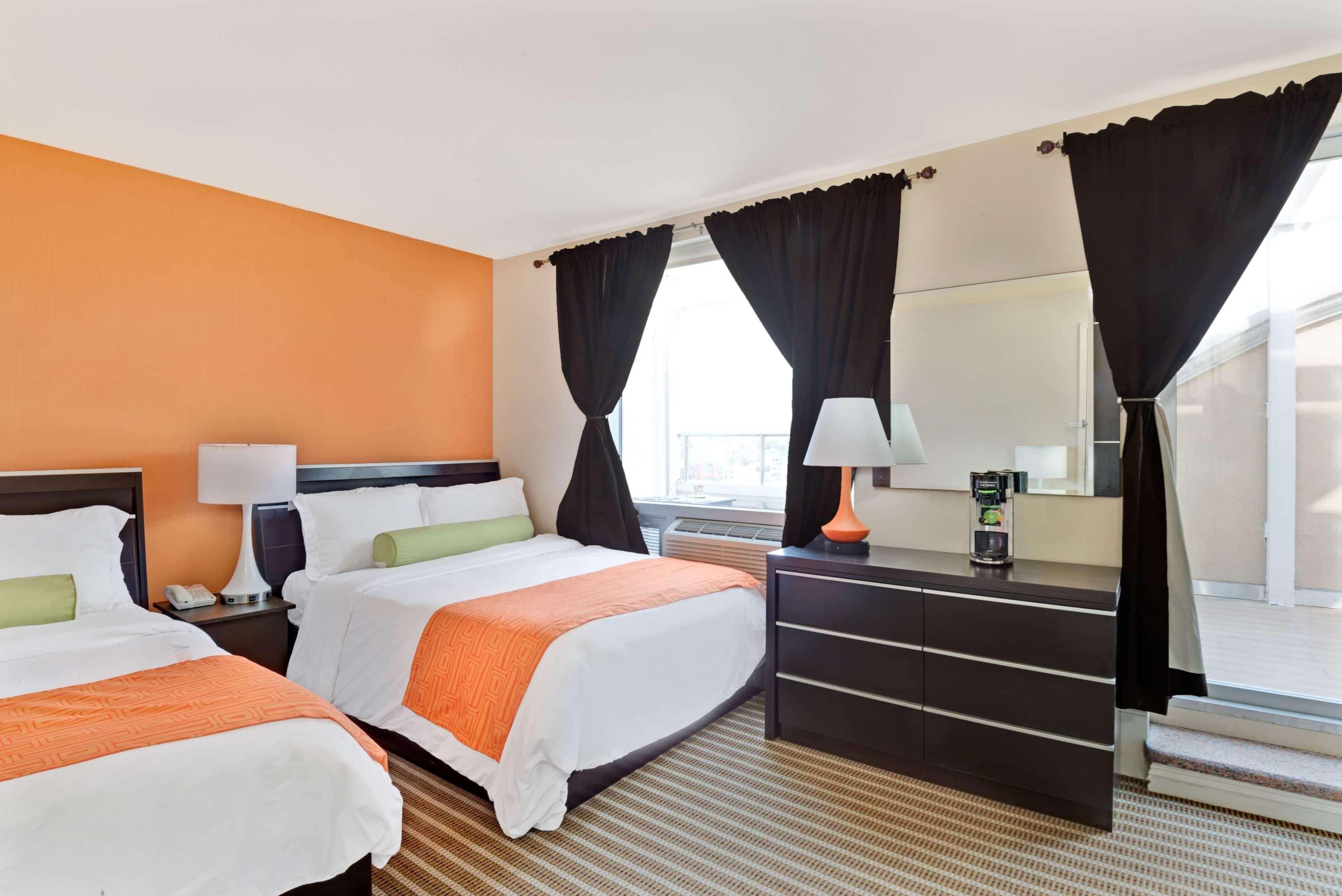 ניו יורק Howard Johnson By Wyndham Long Island City מראה חיצוני תמונה