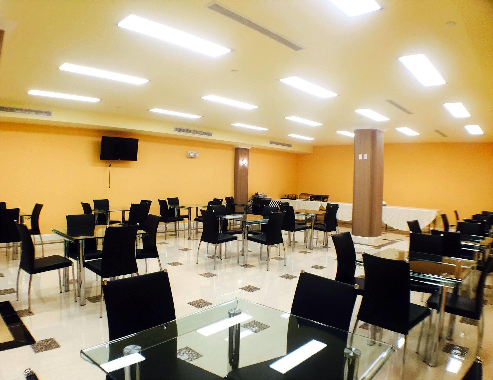 ניו יורק Howard Johnson By Wyndham Long Island City מראה חיצוני תמונה