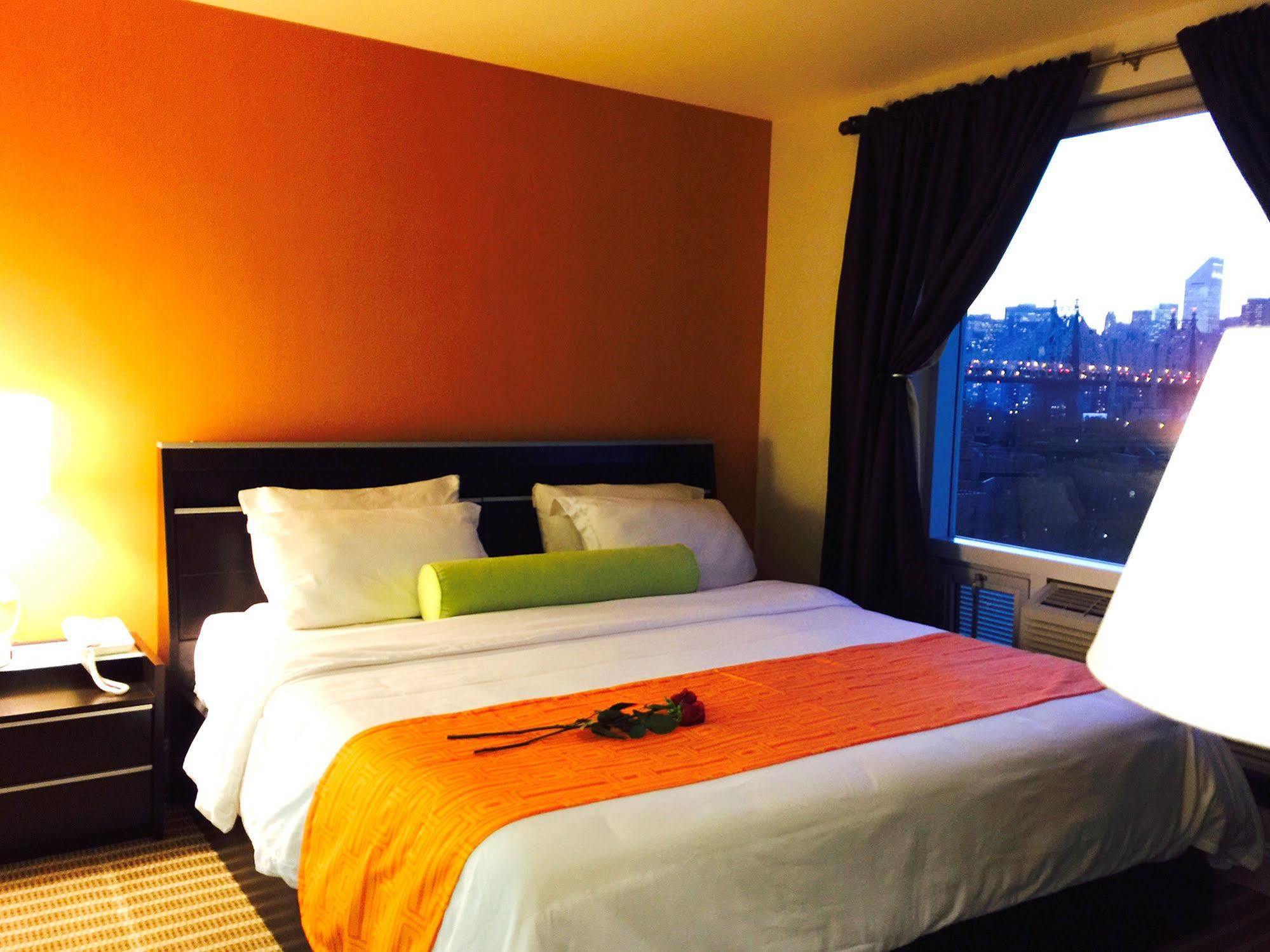 ניו יורק Howard Johnson By Wyndham Long Island City מראה חיצוני תמונה
