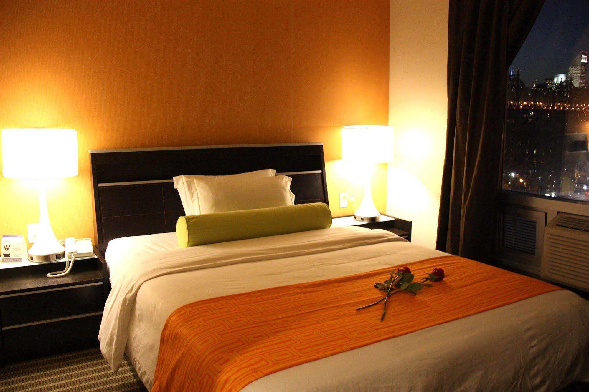 ניו יורק Howard Johnson By Wyndham Long Island City מראה חיצוני תמונה