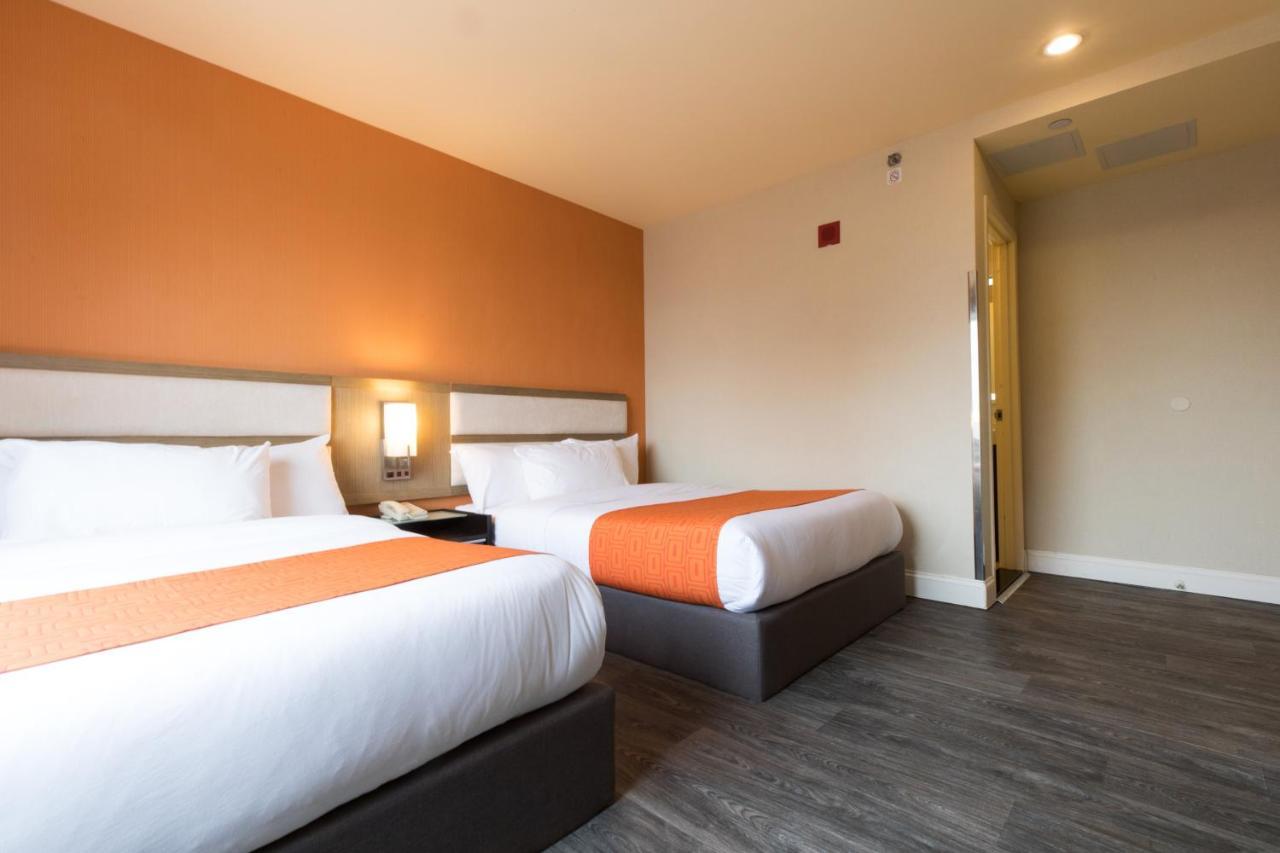 ניו יורק Howard Johnson By Wyndham Long Island City מראה חיצוני תמונה