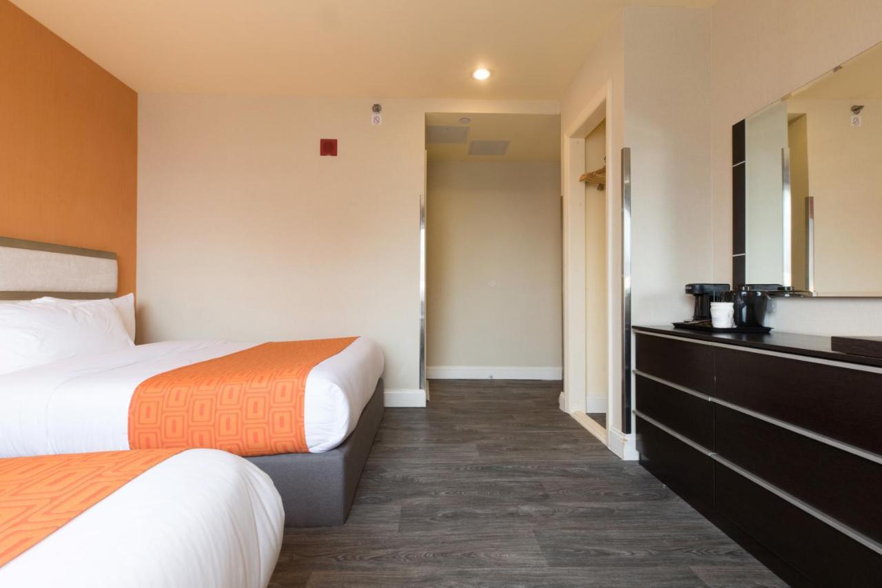 ניו יורק Howard Johnson By Wyndham Long Island City מראה חיצוני תמונה