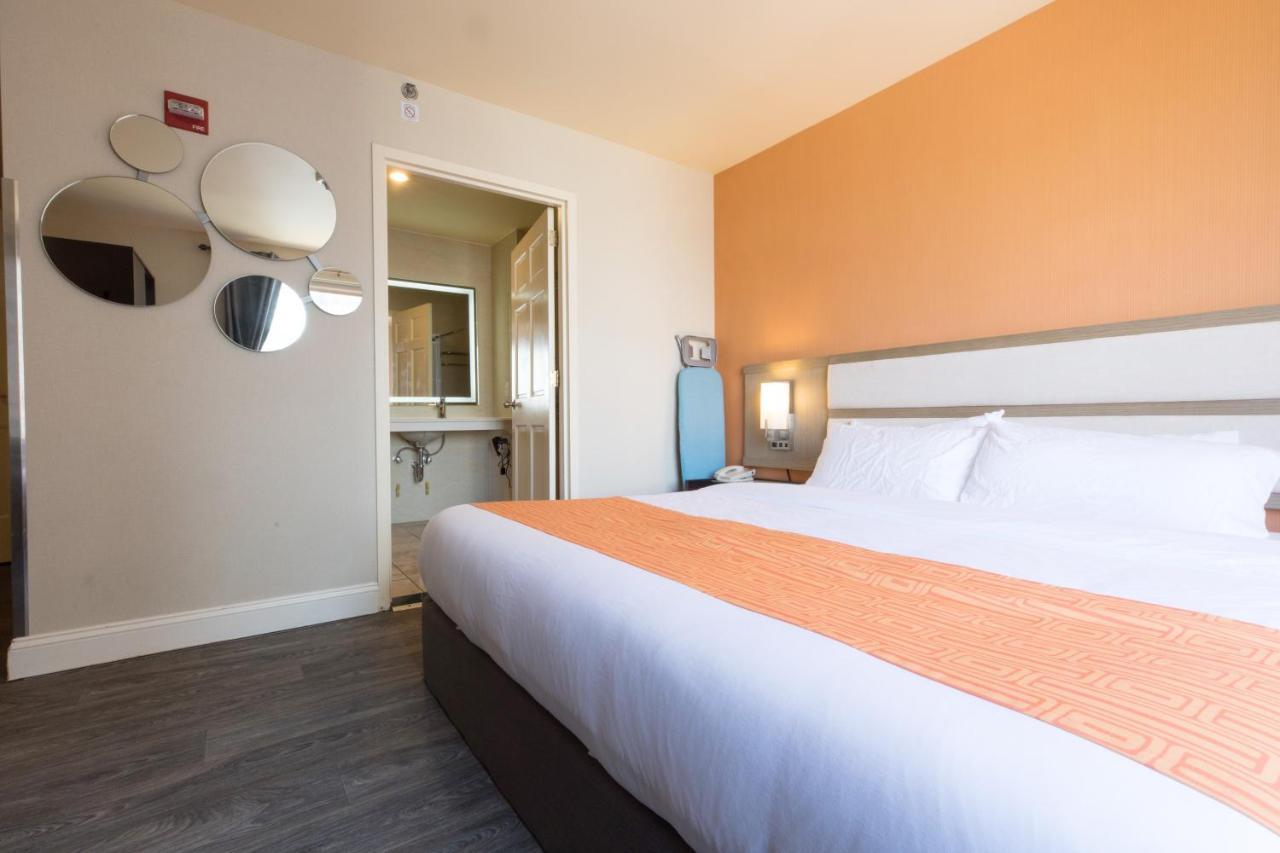 ניו יורק Howard Johnson By Wyndham Long Island City מראה חיצוני תמונה