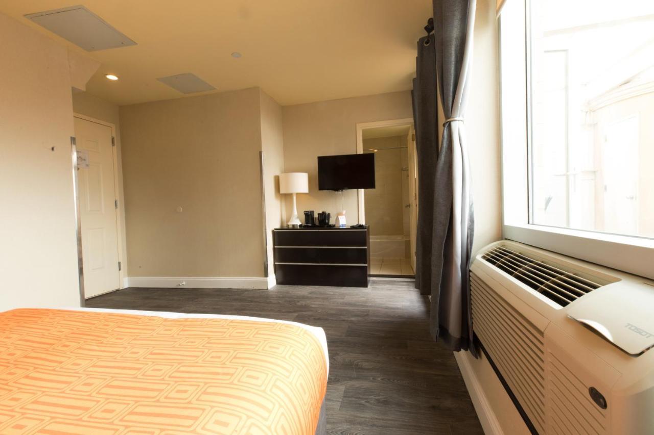 ניו יורק Howard Johnson By Wyndham Long Island City מראה חיצוני תמונה