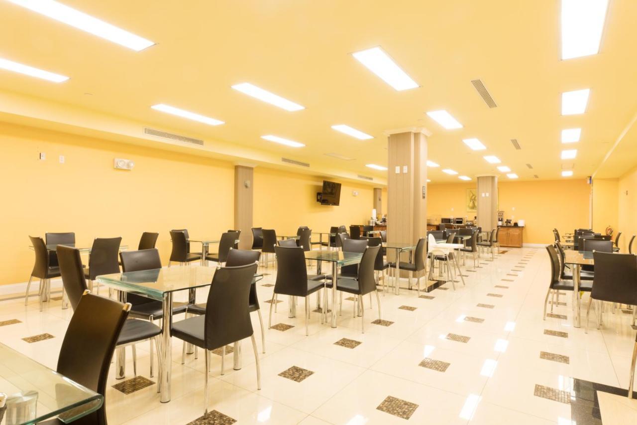 ניו יורק Howard Johnson By Wyndham Long Island City מראה חיצוני תמונה