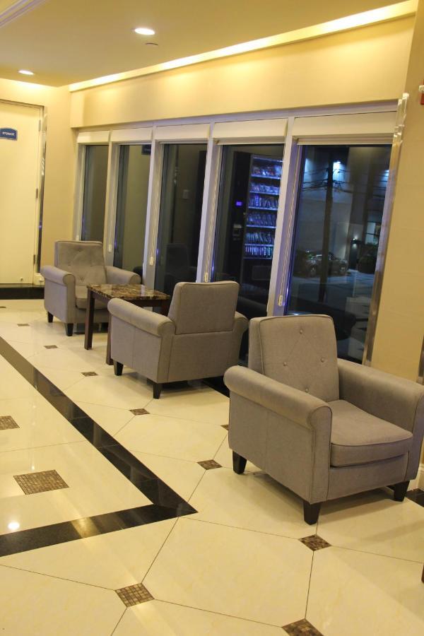 ניו יורק Howard Johnson By Wyndham Long Island City מראה חיצוני תמונה